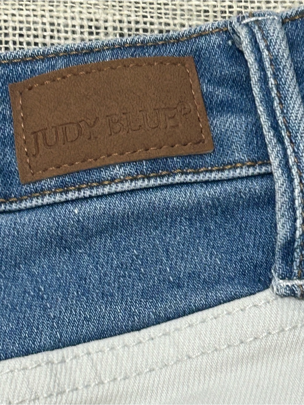 Judy Blue Denim Shorts Women
Size L White Blue Casual
Summer Stretch - Picture 6 of 12